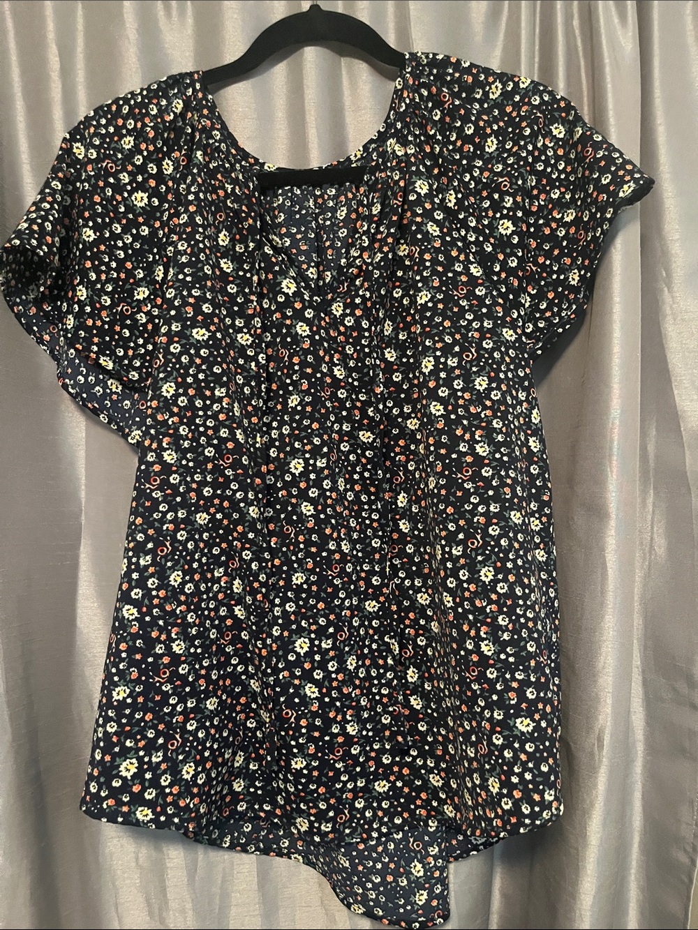 Source Unknown Navy Floral V-Neck Flutter Sleeve Blouse